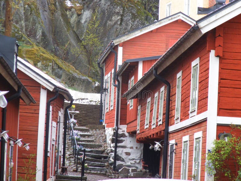 Traditioneel Zweedse rode blokhuizen in Norrtälje stock afbeeldingen Traditioneel Zweedse rode blokhuizen in Norrtälje stock afbeeldingen