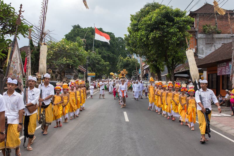Traditionele Balinese optocht tijdens Galungan-viering in Ubud, Indonesië royalty-vrije stock fotografie Traditionele Balinese optocht tijdens Galungan-viering in Ubud, Indonesië royalty-vrije stock fotografie