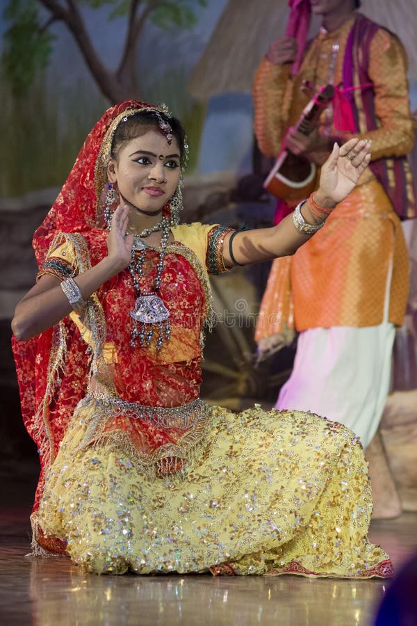 Traditionele geklede Danser in Khajuraho royalty-vrije stock fotografie Traditionele geklede Danser in Khajuraho royalty-vrije stock fotografie