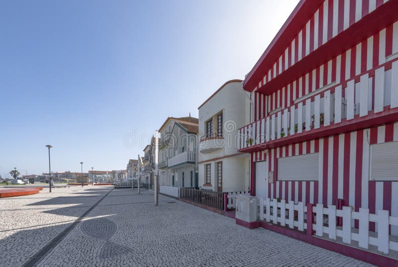 Traditionele gestripte huizen in Costa Nova, Portugal stock foto Traditionele gestripte huizen in Costa Nova, Portugal stock foto