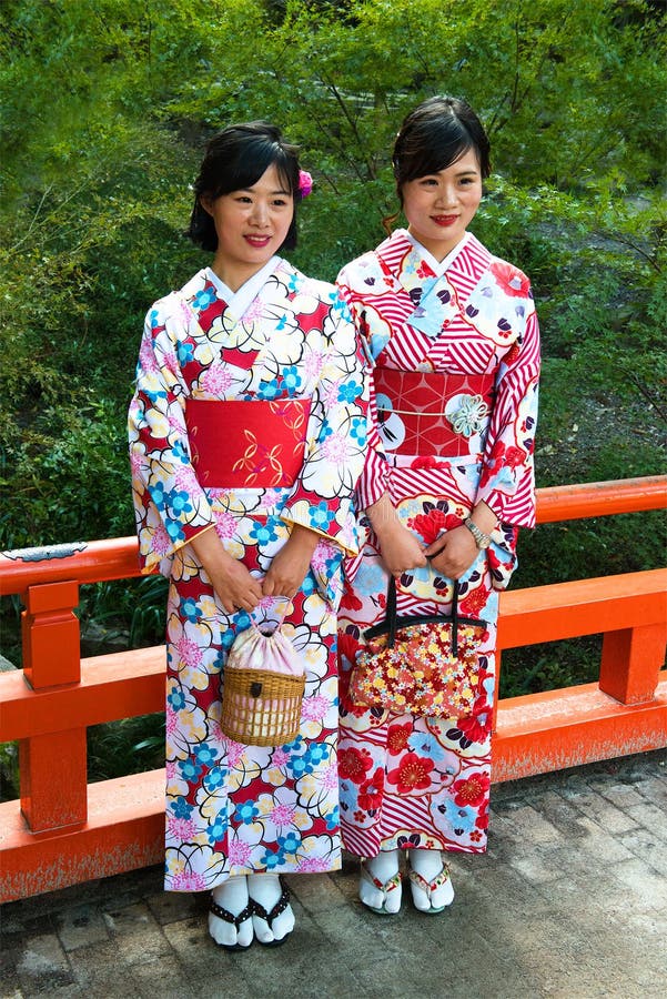 borduurwerk Wetland tumor Traditionele Japanse Cultuur, Kimonovrouwen Redactionele Stock Afbeelding -  Image of dragen, helder: 103366194
