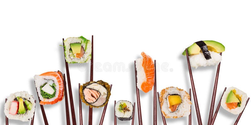 Traditionele Japanse die sushistukken tussen gescheiden eetstokjes, op witte achtergrond worden geplaatst