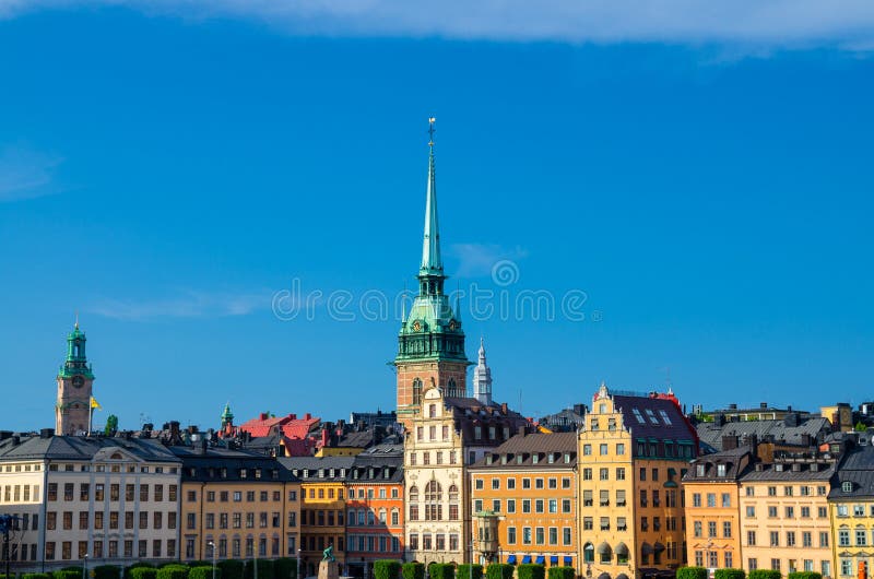 Traditionella byggnader med tak och färgrika väggar, Stockholm, arkivbilder Traditionella byggnader med tak och färgrika väggar, Stockholm, arkivbilder