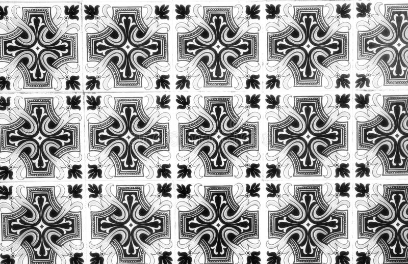 Traditionella utsmyckade portugisiska dekorativa tegelplattor arkivbilder Traditionella utsmyckade portugisiska dekorativa tegelplattor arkivbilder