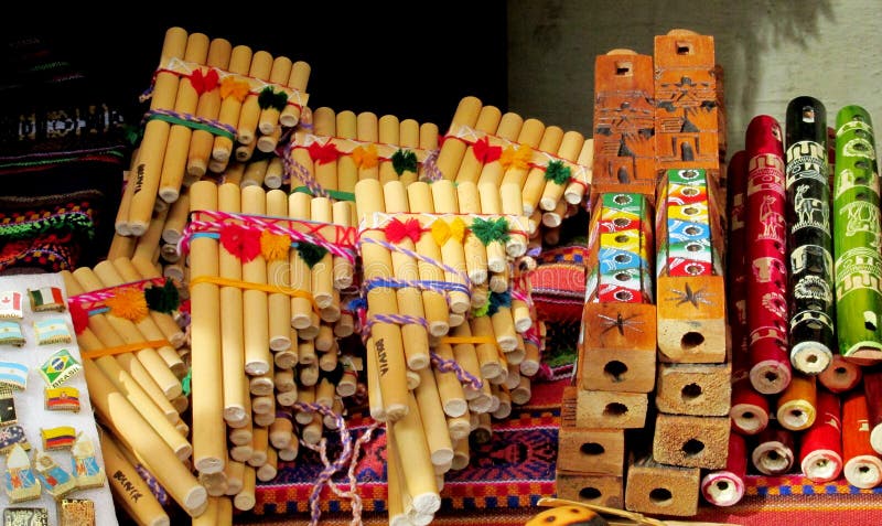 Traditionelle Instrumente der Panpipes für südamerikanische Musik stockfotografie Traditionelle Instrumente der Panpipes für südamerikanische Musik stockfotografie