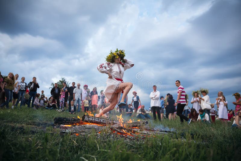 Traditionelle slawische Feiern von Ivana Kupala stockbilder Traditionelle slawische Feiern von Ivana Kupala stockbilder