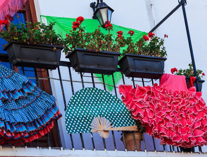 Traditionelle Spanische Kleidung, Hausdekoration Stockfoto Bild von