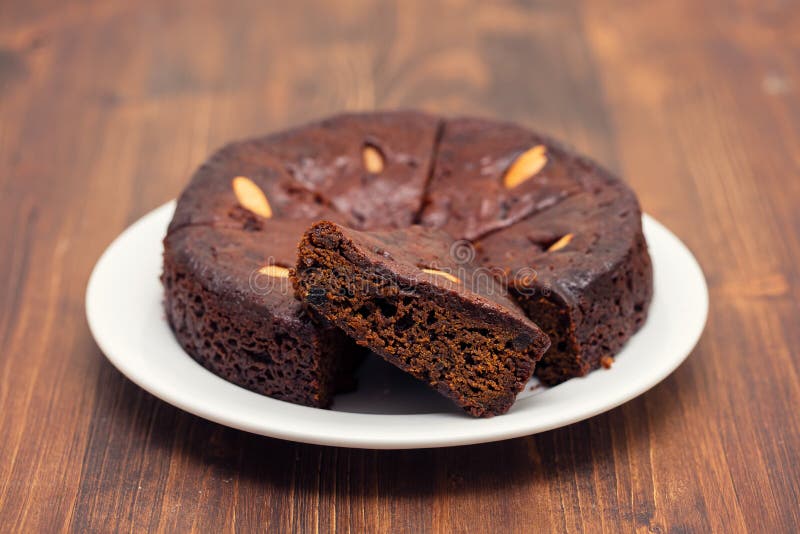 Traditioneller Honigkuchen Von Madeira, Portugal Auf Weißer Platte ...