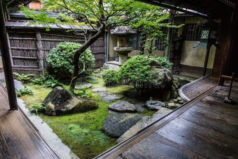 Traditioneller Japanischer Hofgarten Stockbild Bild von