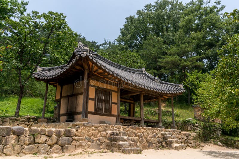  Traditioneller koreanischer Tempel stockfotografie
