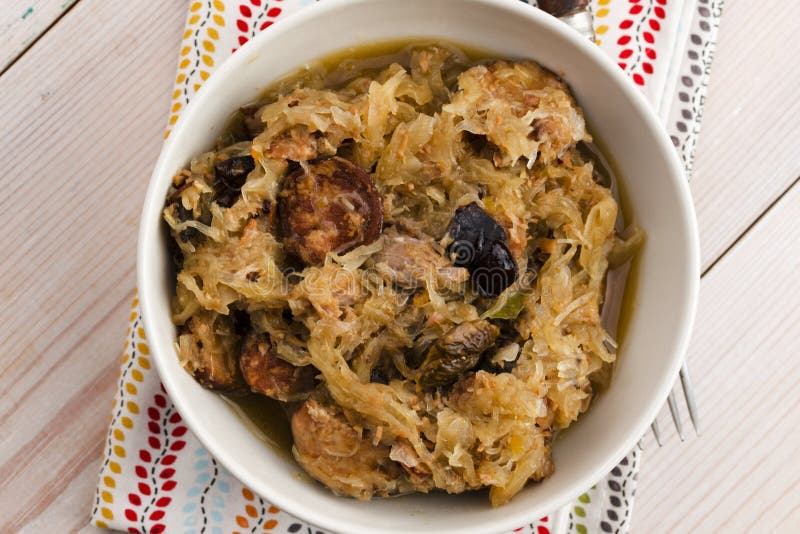 Traditionelle Polnische Sauerkraut Bigos Mit Pilzen Stockfoto - Bild ...