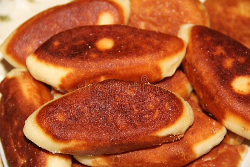 Traditionelles Russisches Oder Ukrainisches Selbst Gemachtes Pirozhki ...