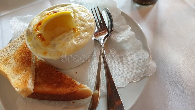 Tradycyjna niemcy wschodni DDR GDR kuchnia - WÃ ¼ rzfleisch lub Ragout żebro jesteśmy wieprzowiną i drobiowym mięsem w lekkim rou obrazy stock Tradycyjna niemcy wschodni DDR GDR kuchnia - WÃ ¼ rzfleisch lub Ragout żebro jesteśmy wieprzowiną i drobiowym mięsem w lekkim rou obrazy stock
