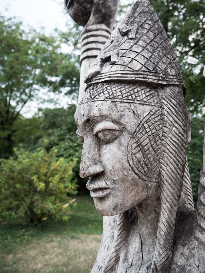 Tradycyjne drewniane Afrykańskie plemienne statuy obrazy royalty free Tradycyjne drewniane Afrykańskie plemienne statuy obrazy royalty free