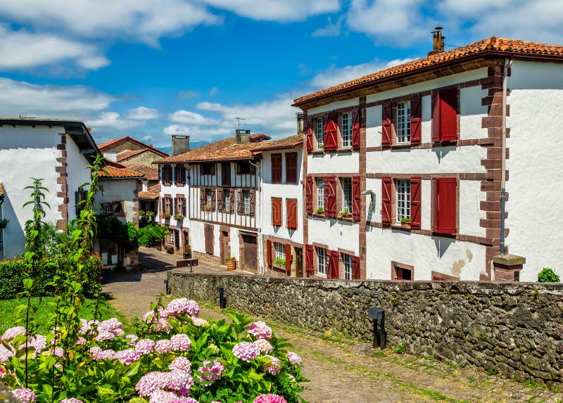 Tradycyjni basków domy w porcie
