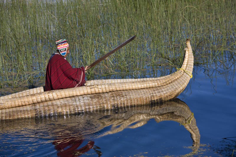 tradycyjny Bolivia łódkowaty titicaca jeziorny trzcinowy obrazy stock tradycyjny Bolivia łódkowaty titicaca jeziorny trzcinowy obrazy stock