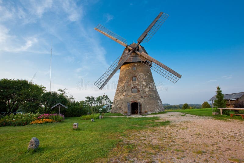tradycyjny Latvia holenderski wiatraczek obrazy stock tradycyjny Latvia holenderski wiatraczek obrazy stock