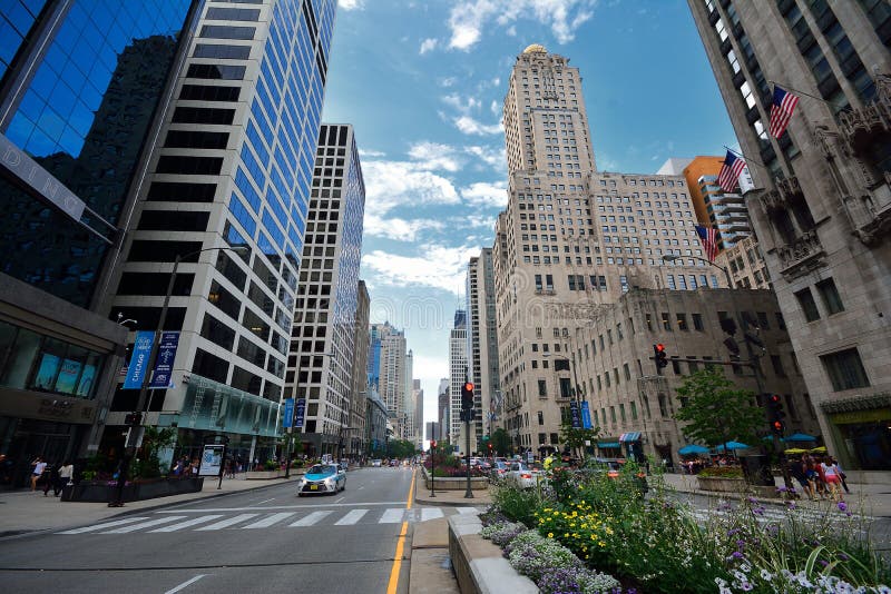 Traffic Downtown Chicago On Michigan Avenue Editorial Image Image Of