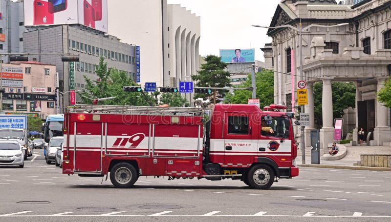 Traffic giving way for Seoul Fire Services Car Engine for emergency mission, South Korea