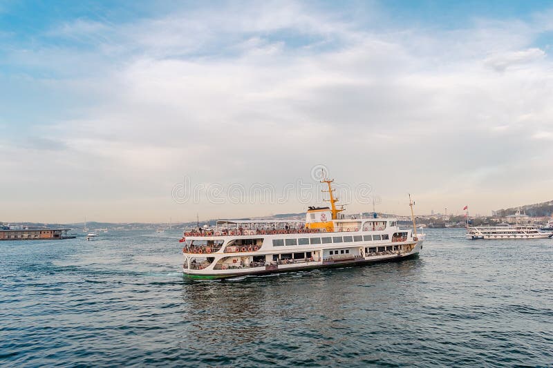 Traficul în apele bosforului. royalty free stock image