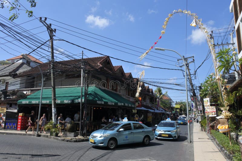Traffico nella città di seminyak, Bali Indonesia fotografia stock