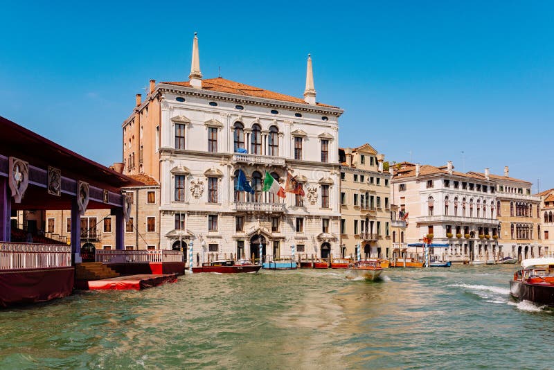 Trafic de apă vibrant pe Grand Canal Venice stock image
