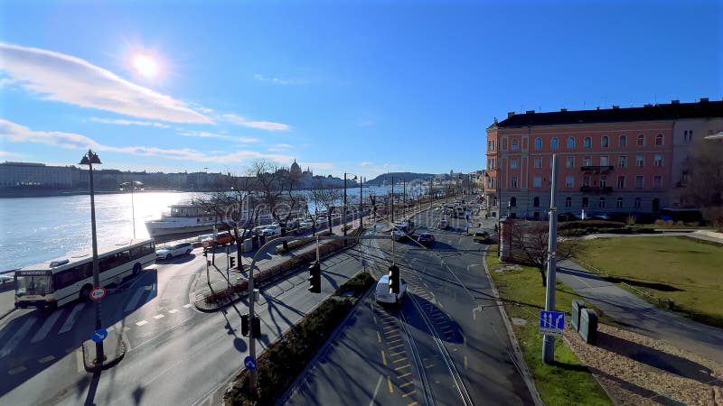 Trafic matinal rapide sur angelo rotta quai budapest hongrie clips vidéos
