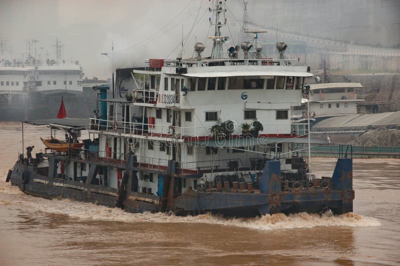Traficul fluvial pe yangtze stock images