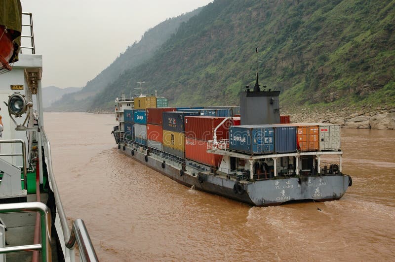 Traficul fluvial pe yangtze royalty free stock photos
