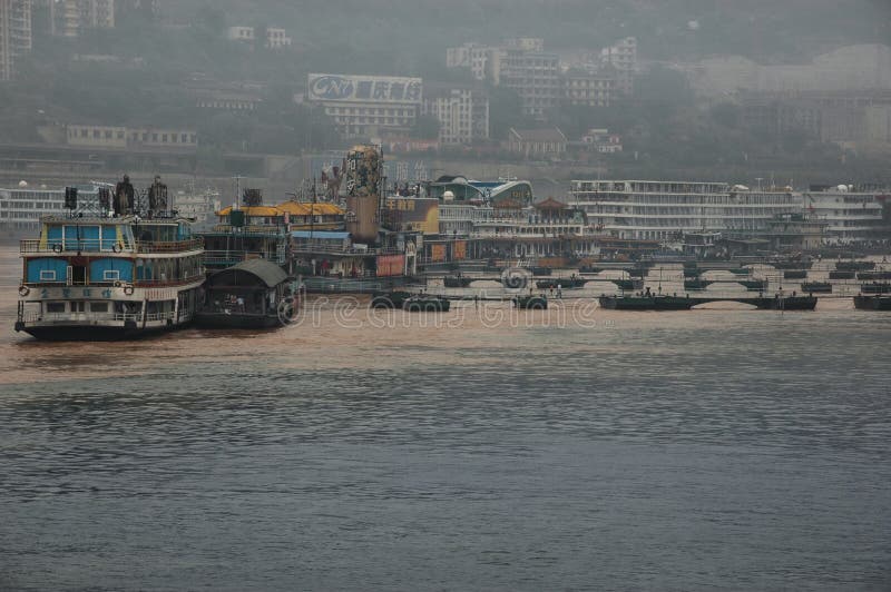 Traficul fluvial pe yangtze stock photography