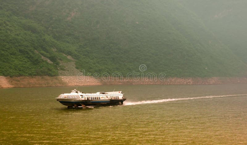 Traficul fluvial pe yangtze stock photo