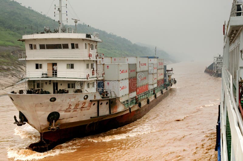 Traficul fluvial pe yangtze stock photography