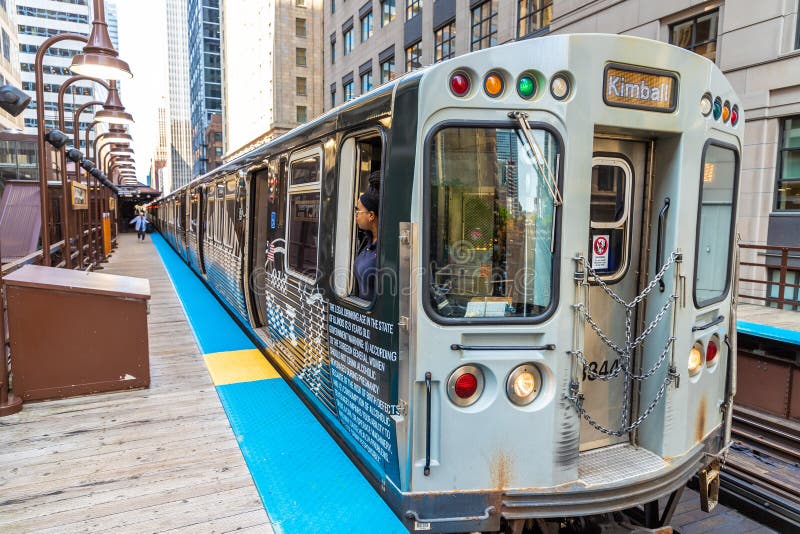 Train in Chicago editorial photography. Image of subway 201439637