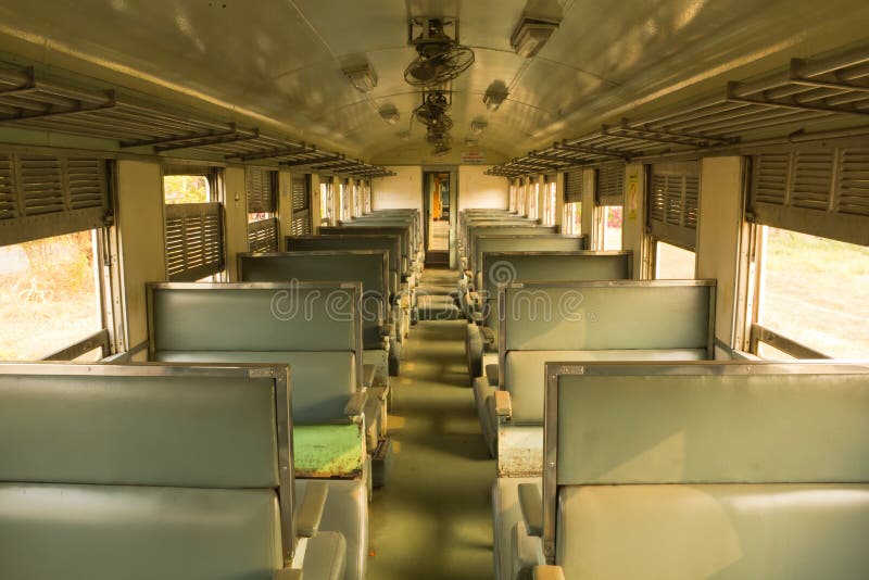 Train de chariot de troisième classe de charriot de la Thaïlande image libre de droits Train de chariot de troisième classe de charriot de la Thaïlande image libre de droits