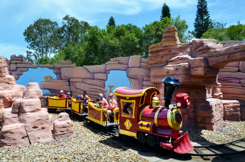 Train ferroviaire miniature de Rideable en monde la Gold Coast Austr de film photo libre de droits Train ferroviaire miniature de Rideable en monde la Gold Coast Austr de film photo libre de droits