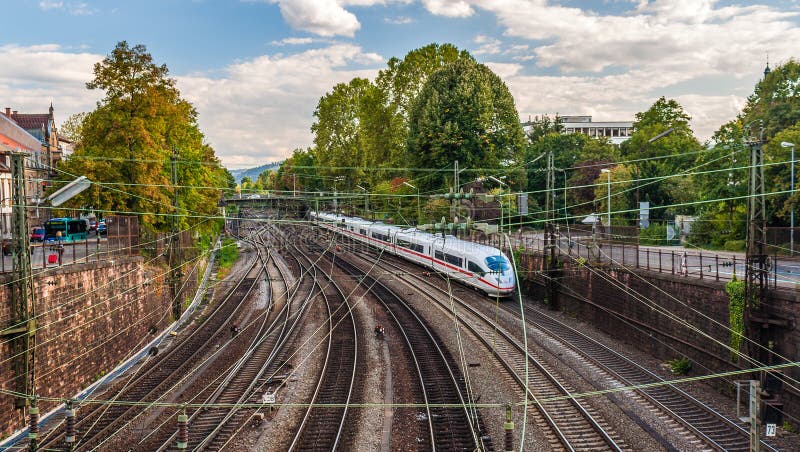 Train à grande vitesse dans Offenburg image stock Train à grande vitesse dans Offenburg image stock
