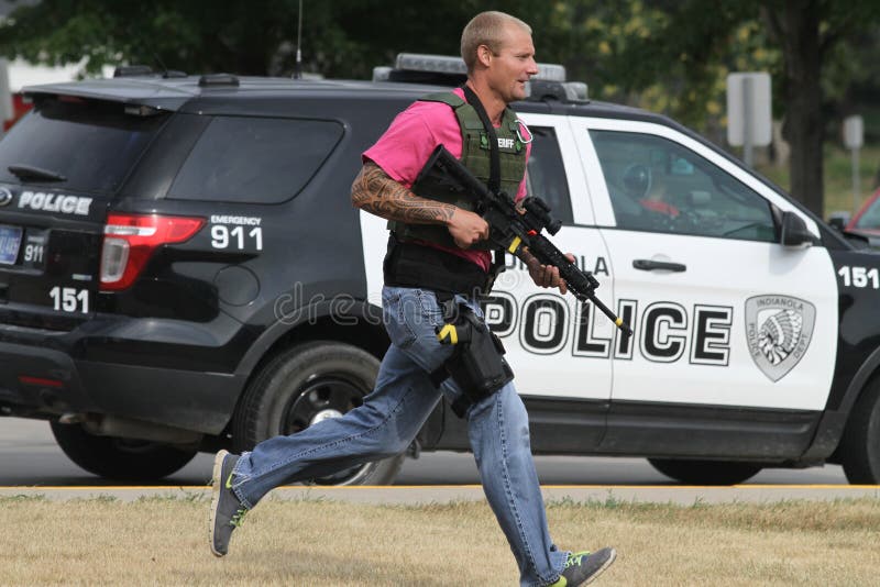 An Warren County sheriff`s deputy carries a rifle during an active shooter training session on Aug. 4, 2018, in Indianola, Iowa, USA. An Warren County sheriff`s deputy carries a rifle during an active shooter training session on Aug. 4, 2018, in Indianola, Iowa, USA