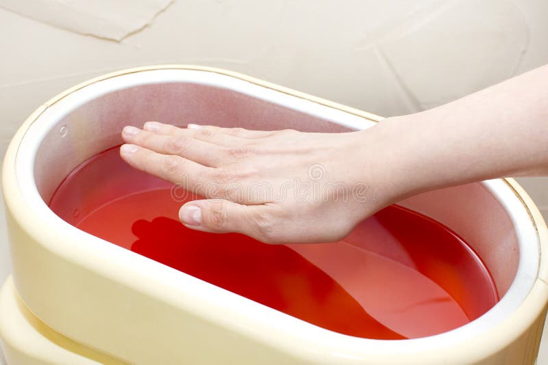 Traitement De Processus De Paraffine De Femelle Image stock Image du