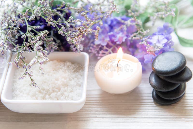 Traitement et produit de station thermale pour la station thermale femelle de pieds et d'ongles de manucure avec la fleur de lava images libres de droits Traitement et produit de station thermale pour la station thermale femelle de pieds et d'ongles de manucure avec la fleur de lava images libres de droits