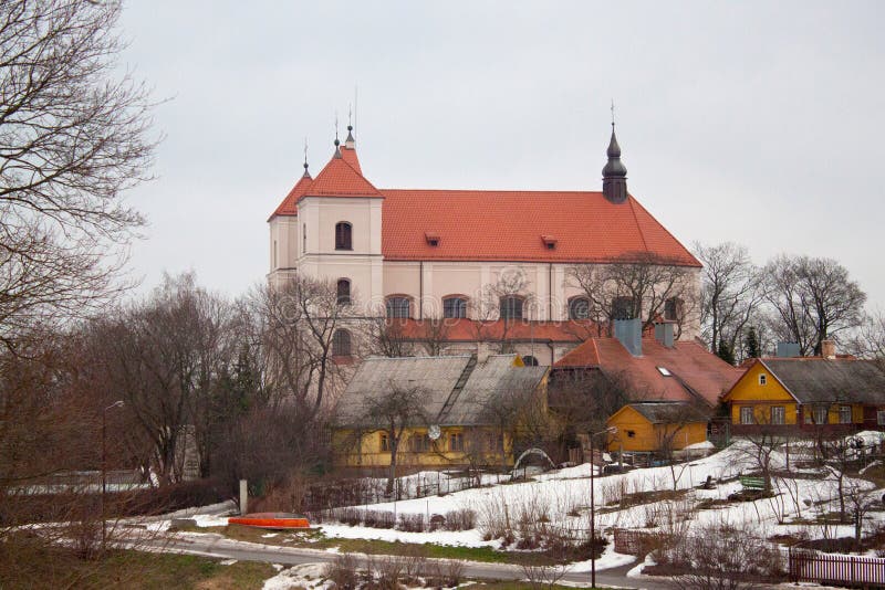 TRAKAI, ЛИТВА - 2-ОЕ ЯНВАРЯ 2013: Взгляд римско-католической церков St Mary стоковая фотография TRAKAI, ЛИТВА - 2-ОЕ ЯНВАРЯ 2013: Взгляд римско-католической церков St Mary стоковая фотография