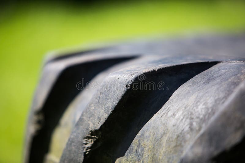Traktordäckgummihjul royaltyfri bild Traktordäckgummihjul royaltyfri bild
