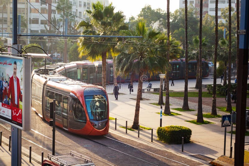Tram che passa a Casablanca immagine stock libera da diritti