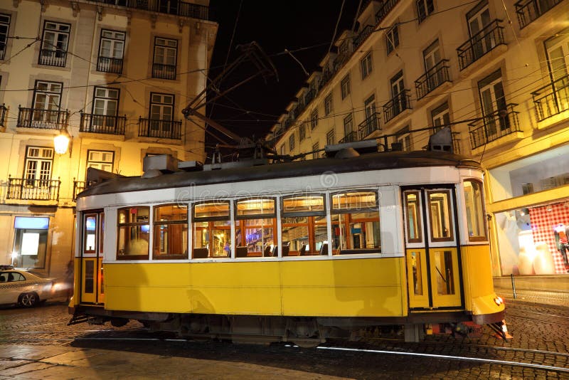 Tram in de stad van Lissabon stock afbeelding Tram in de stad van Lissabon stock afbeelding