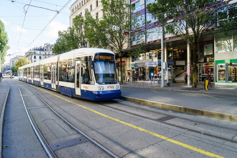 Tram a Ginevra, Svizzera fotografie stock libere da diritti Tram a Ginevra, Svizzera fotografie stock libere da diritti