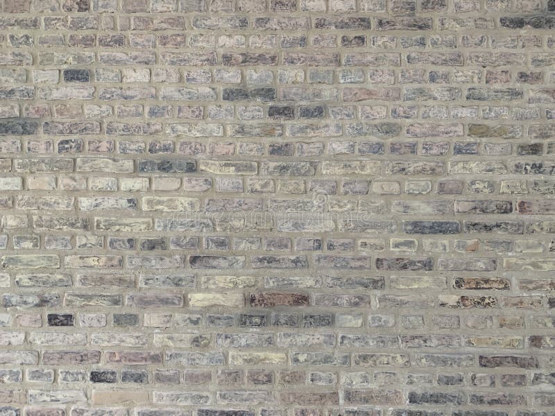 Trama in muratura per la progettazione. il muro di mattoni è lucidato e dipinto. sfondo con spazio per testo o immagine. muro di p immagini stock