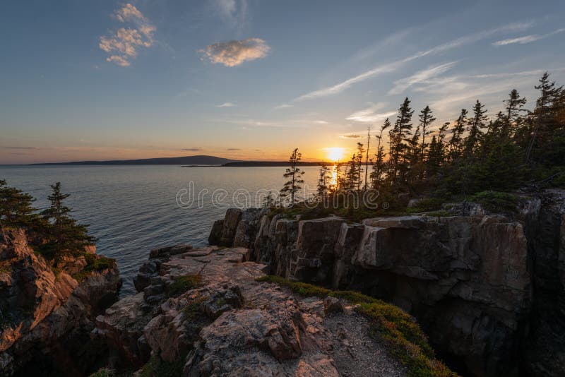 Tramonto al nido di Ravens nel parco nazionale di acadia immagine stock Tramonto al nido di Ravens nel parco nazionale di acadia immagine stock
