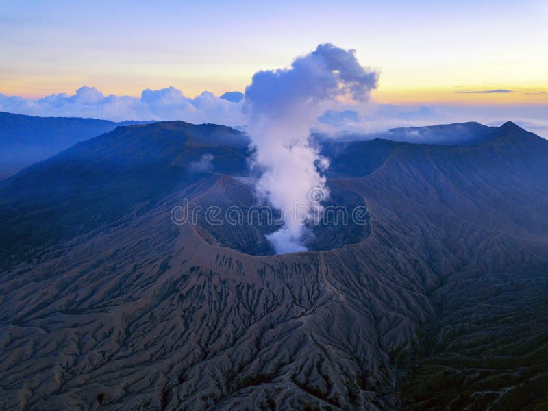 Tramonto al parco nazionale di Bromo Tengger Semeru fotografia stock Tramonto al parco nazionale di Bromo Tengger Semeru fotografia stock