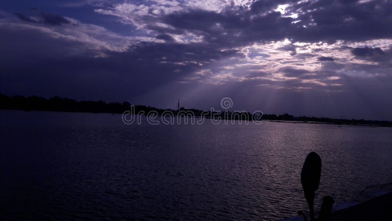 Tramonto alla sera fotografie stock libere da diritti Tramonto alla sera fotografie stock libere da diritti