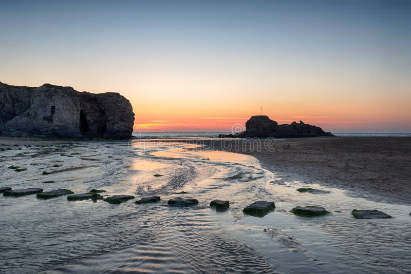 Tramonto alla spiaggia di Perranporth immagini stock Tramonto alla spiaggia di Perranporth immagini stock