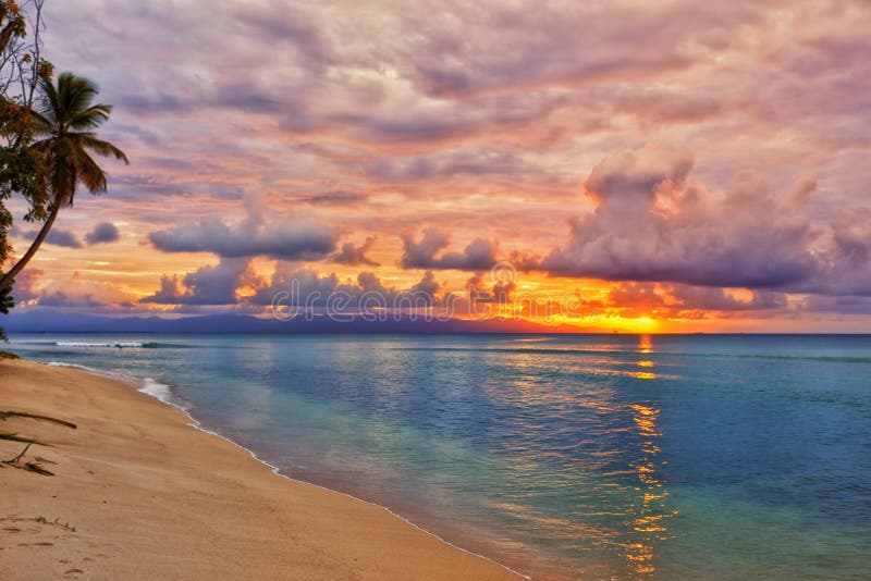 Tramonto caraibico della spiaggia immagine stock